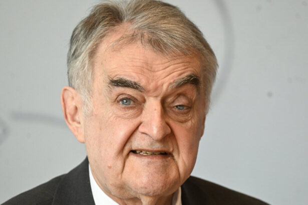 Was hat Herbert Reul am Auge